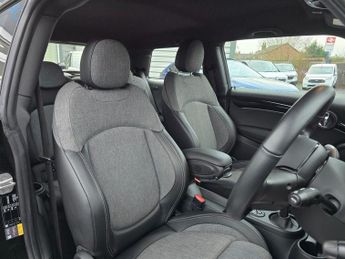 MINI Electric Hatch Cooper SE 32.6kWh Level 2 Hatchback 3dr Electric Auto (184 ps)