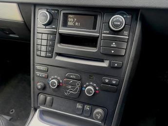 VOLVO XC90 2.4 D5 ES Premium SUV 5dr Diesel Geartronic 4WD Euro 5 (200 ps)