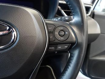 TOYOTA COROLLA 1.8 VVT-h GPF Icon Tech Hatchback 5dr Petrol Hybrid CVT Euro 6 (