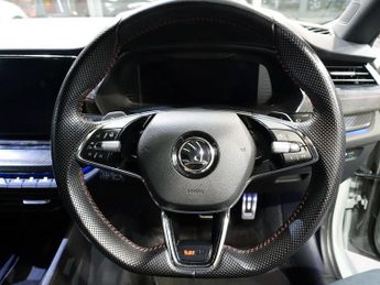 SKODA OCTAVIA 1.4 TSI iV 13kWh vRS Estate 5dr Petrol Plug-in Hybrid DSG Euro 6