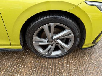 VOLKSWAGEN GOLF 1.5 eTSI MHEV R-Line Hatchback 5dr Petrol Hybrid DSG Euro 6 (s/s