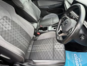 VOLKSWAGEN GOLF 1.5 eTSI MHEV R-Line Hatchback 5dr Petrol Hybrid DSG Euro 6 (s/s