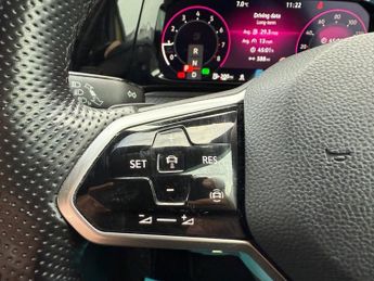 VOLKSWAGEN GOLF 1.5 eTSI MHEV R-Line Hatchback 5dr Petrol Hybrid DSG Euro 6 (s/s