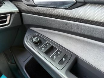 VOLKSWAGEN GOLF 1.5 eTSI MHEV R-Line Hatchback 5dr Petrol Hybrid DSG Euro 6 (s/s