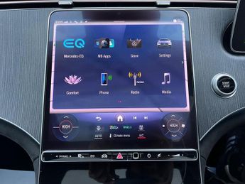 MERCEDES-BENZ EQE EQE 300 89kWh AMG Line (Premium) Saloon 4dr Electric Auto (245 p