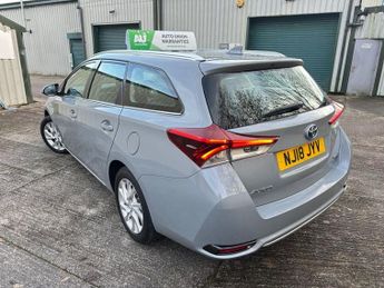 TOYOTA AURIS 1.8 VVT-h Icon Tech Touring Sports 5dr Petrol Hybrid CVT Euro 6 
