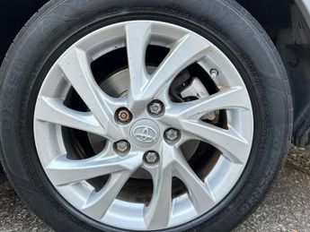 TOYOTA AURIS 1.8 VVT-h Icon Tech Touring Sports 5dr Petrol Hybrid CVT Euro 6 