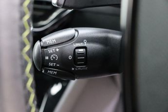 PEUGEOT 208 1.2 PURETECH GT LINE