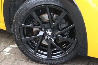 PEUGEOT 208 1.2 PURETECH GT LINE