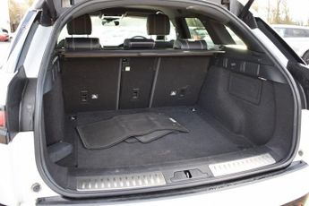 LAND ROVER RANGE ROVER VELAR 2.0 D180 R-Dynamic SE SUV 5dr Diesel Auto 4WD Euro 6 (s/s) (180 