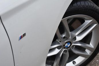 BMW 2 SERIES 2 OWNERS FULL SERVICE HISTORY 2.0 220i M Sport Convertible 2dr |