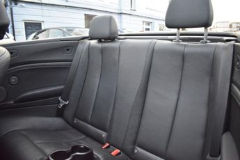 BMW 2 SERIES 2 OWNERS FULL SERVICE HISTORY 2.0 220i M Sport Convertible 2dr |