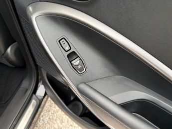 HYUNDAI SANTA FE 2.2 CRDi Premium SUV 5dr Diesel Auto 4WD Euro 5 (7 seat) (194 bh