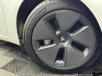 TESLA Model 3 Standard Range Plus Saloon 4dr Electric Auto RWD (241 bhp)