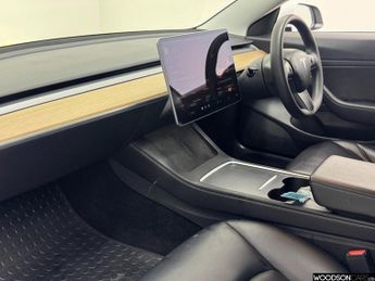 TESLA Model 3 Standard Range Plus Saloon 4dr Electric Auto RWD (241 bhp)