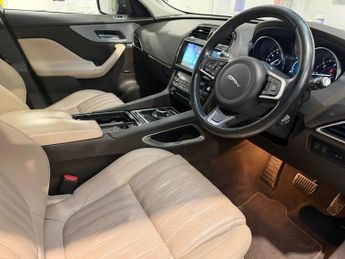 JAGUAR F-PACE 2.0 D180 Portfolio SUV 5dr Diesel Auto AWD Euro 6 (s/s) (180 ps)
