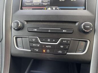 FORD MONDEO 2.0 TiVCT Titanium Saloon 4dr Petrol Hybrid CVT Euro 6 (s/s) (18