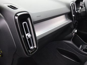VOLVO XC40 1.5h T4 Recharge 10.7kWh Inscription Expression SUV 5dr Petrol P