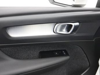 VOLVO XC40 1.5h T4 Recharge 10.7kWh Inscription Expression SUV 5dr Petrol P