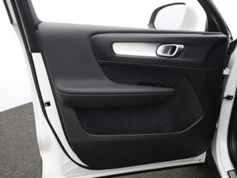 VOLVO XC40 1.5h T4 Recharge 10.7kWh Inscription Expression SUV 5dr Petrol P