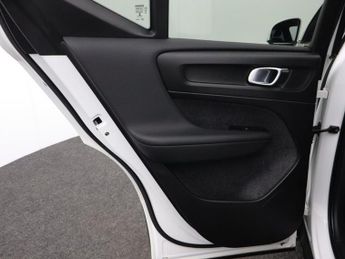 VOLVO XC40 1.5h T4 Recharge 10.7kWh Inscription Expression SUV 5dr Petrol P