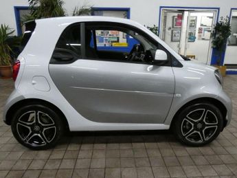 SMART FORTWO 17.6kWh Premium Coupe 2dr Electric Auto (22kW Charger) (82 ps)