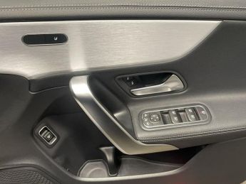 MERCEDES-BENZ CLA 1.3 CLA200 AMG Line Coupe 4dr Petrol 7G-DCT Euro 6 (s/s) (163 ps