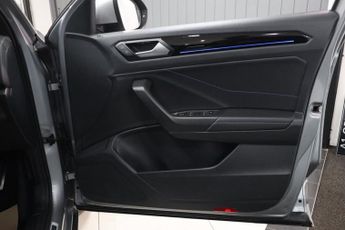 VOLKSWAGEN T-ROC 2.0 TSI R SUV 5dr Petrol DSG 4Motion Euro 6 (s/s) (300 ps)