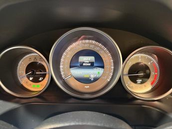 MERCEDES-BENZ E-CLASS 2.1 E220 CDI SE Saloon 4dr Diesel G-Tronic+ Euro 5 (s/s) (170 ps