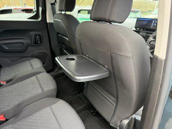 PEUGEOT e-Rifter 52kWh Allure Long MPV 5dr Electric Auto (7.4kW Charger) (136 ps)