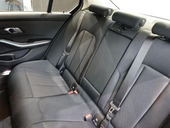 BMW 3 SERIES 2.0 330e 12kWh SE Pro Saloon 4dr Petrol Plug-in Hybrid Auto Euro