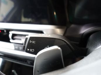 BMW 3 SERIES 2.0 330e 12kWh SE Pro Saloon 4dr Petrol Plug-in Hybrid Auto Euro