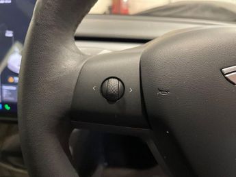 TESLA Model 3 Standard Range Plus Saloon 4dr Electric Auto RWD (241 bhp)
