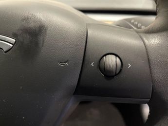 TESLA Model 3 Standard Range Plus Saloon 4dr Electric Auto RWD (241 bhp)