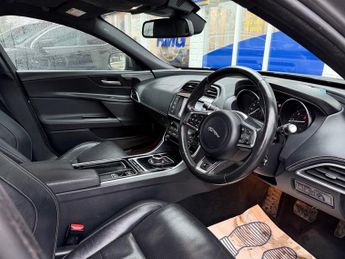 JAGUAR XE 2.0d R-Sport Saloon 4dr Diesel Auto AWD Euro 6 (s/s) (240 ps)