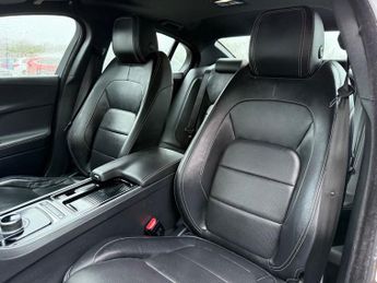 JAGUAR XE 2.0d R-Sport Saloon 4dr Diesel Auto AWD Euro 6 (s/s) (240 ps)