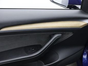 TESLA Model 3 Standard Range Plus Saloon 4dr Electric Auto RWD (241 bhp)