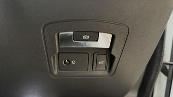 LAND ROVER RANGE ROVER VELAR 2.0 D240 R-Dynamic SE Auto 4WD Euro 6 (s/s) 5dr