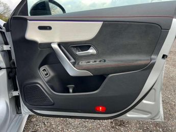 MERCEDES-BENZ CLA 1.3 CLA 200 AMG Line Executive A 4dr