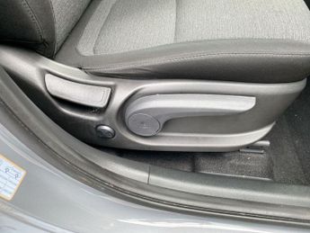 HYUNDAI KONA 64kWh Premium SUV 5dr Electric Auto (10.5kW Charger) (204 ps)