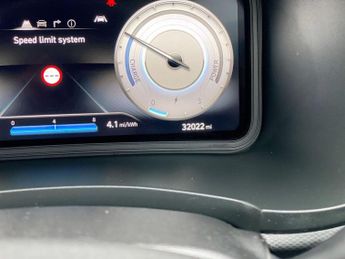 HYUNDAI KONA 64kWh Premium SUV 5dr Electric Auto (10.5kW Charger) (204 ps)