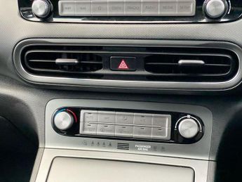 HYUNDAI KONA 64kWh Premium SUV 5dr Electric Auto (10.5kW Charger) (204 ps)