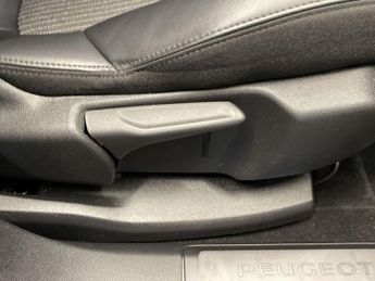 PEUGEOT 3008 1.2 PureTech Allure Premium SUV 5dr Petrol EAT Euro 6 (s/s) (130