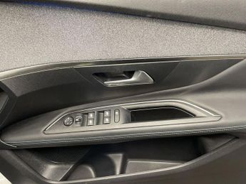 PEUGEOT 3008 1.2 PureTech Allure Premium SUV 5dr Petrol EAT Euro 6 (s/s) (130