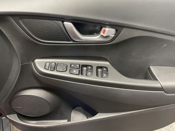 HYUNDAI KONA 64kWh Premium SUV 5dr Electric Auto (10.5kW Charger) (204 ps)
