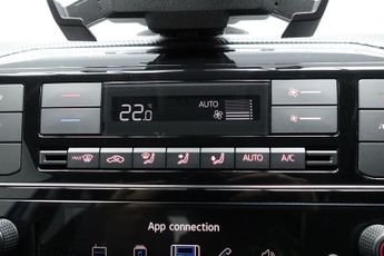 VOLKSWAGEN e-up! 36.8kWh e-up! Hatchback 5dr Electric Auto (82 ps)