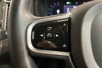 VOLVO XC90 2.0 B5 MHEV Core SUV 5dr Petrol Hybrid Auto 4WD Euro 6 (s/s) (25