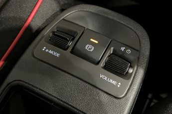 FIAT 500E 42kWh RED Hatchback 3dr Electric Auto (118 ps) Touchscreen With 