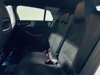 MERCEDES-BENZ CLA 2.1 CLA220d AMG Line Shooting Brake 5dr Diesel 7G-DCT Euro 6 (s/