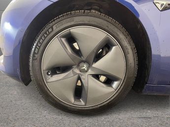 TESLA Model 3 Standard Range Plus Saloon 4dr Electric Auto RWD (241 bhp)